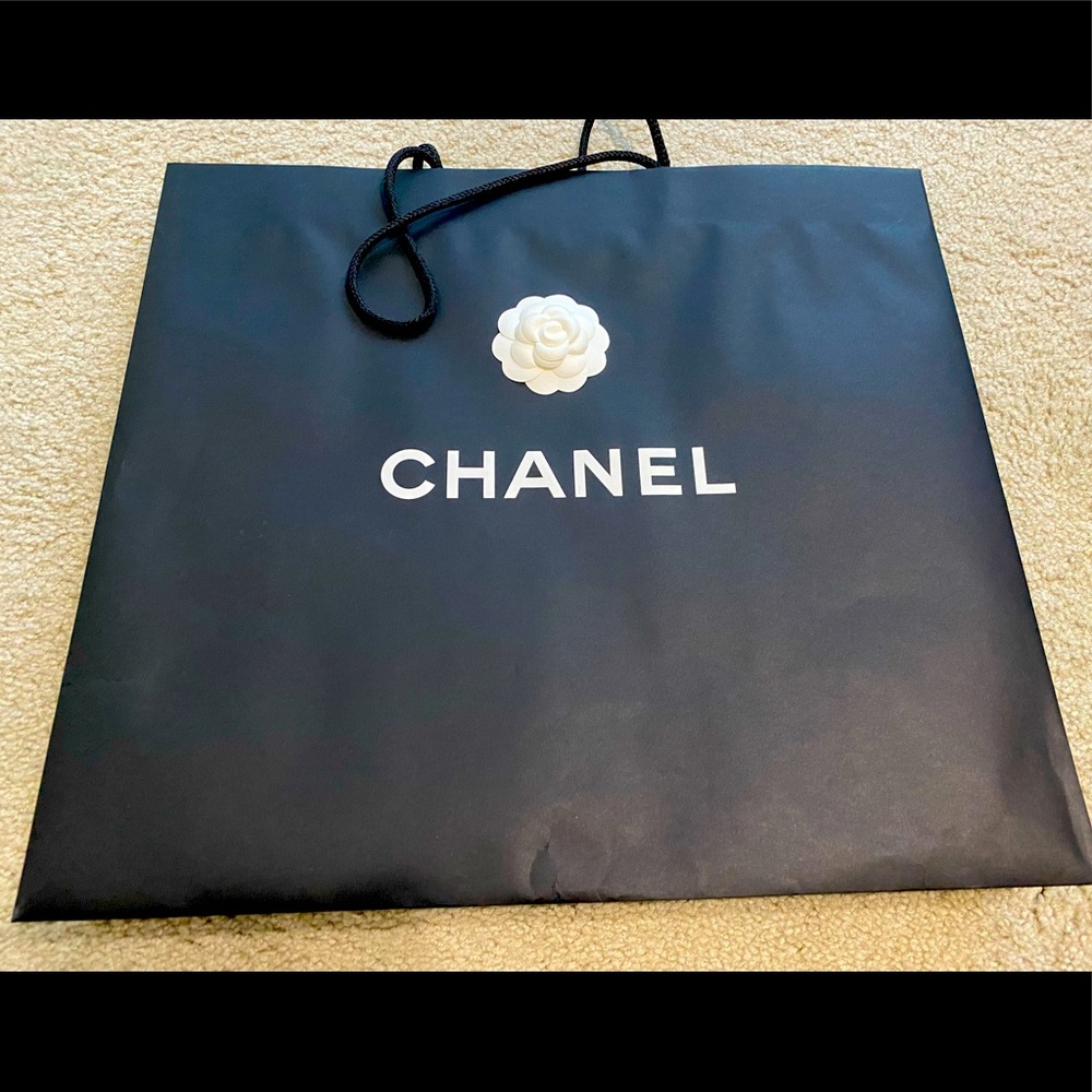 Authentic medium CHANEL paper bag.